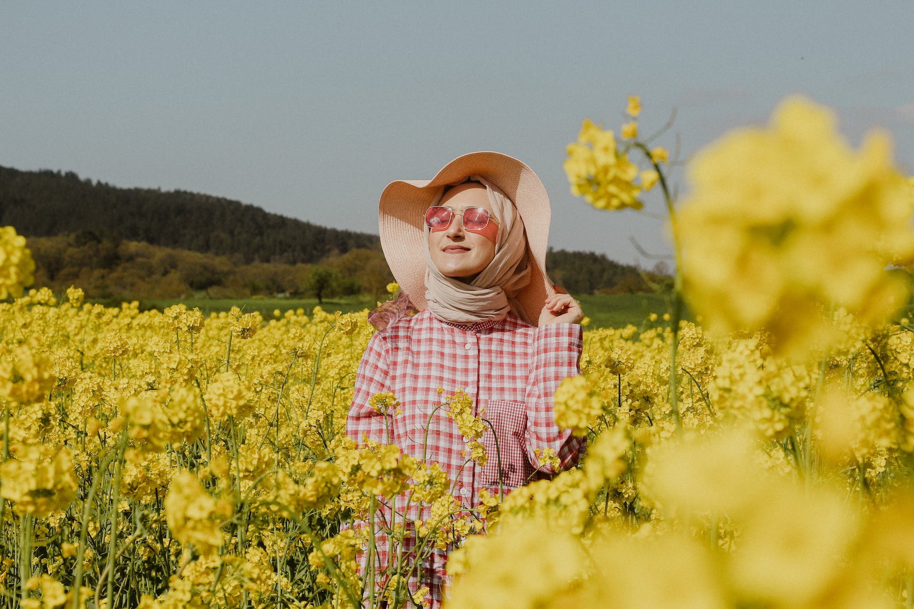 Woman wearing a hat who understands the importance of SPF levels in her sunscreen.